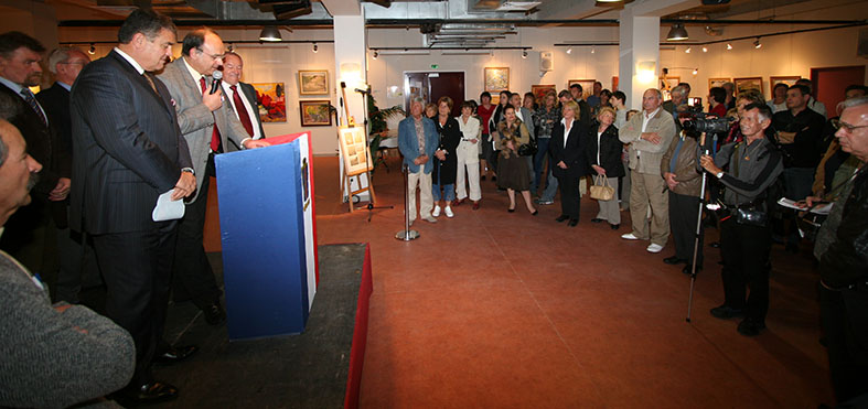 The preview of Nikolai Kuzmin's exhibition in Théoule-sur-Mer, in 2007, at the same time as the inauguration of this exhibition hall dedicated to the arts.